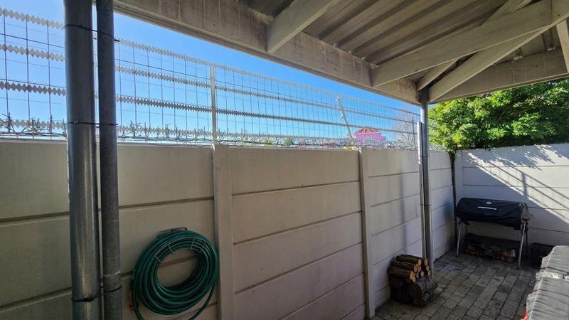 3 Bedroom Property for Sale in Somerset Ridge Western Cape